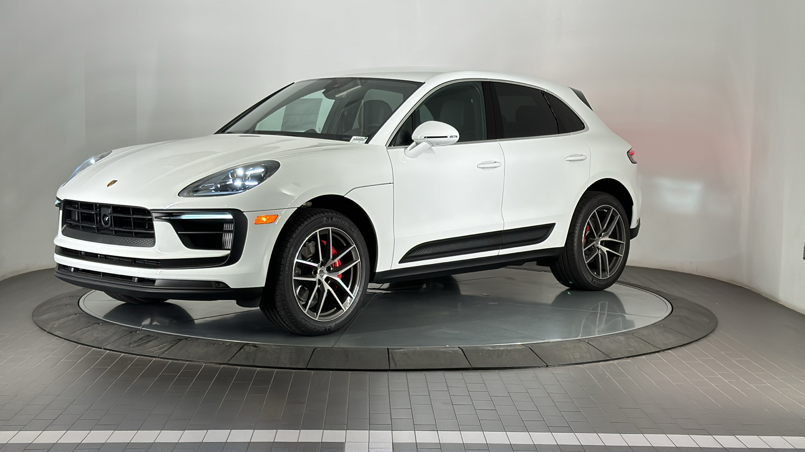 2024 Porsche Macan S 1