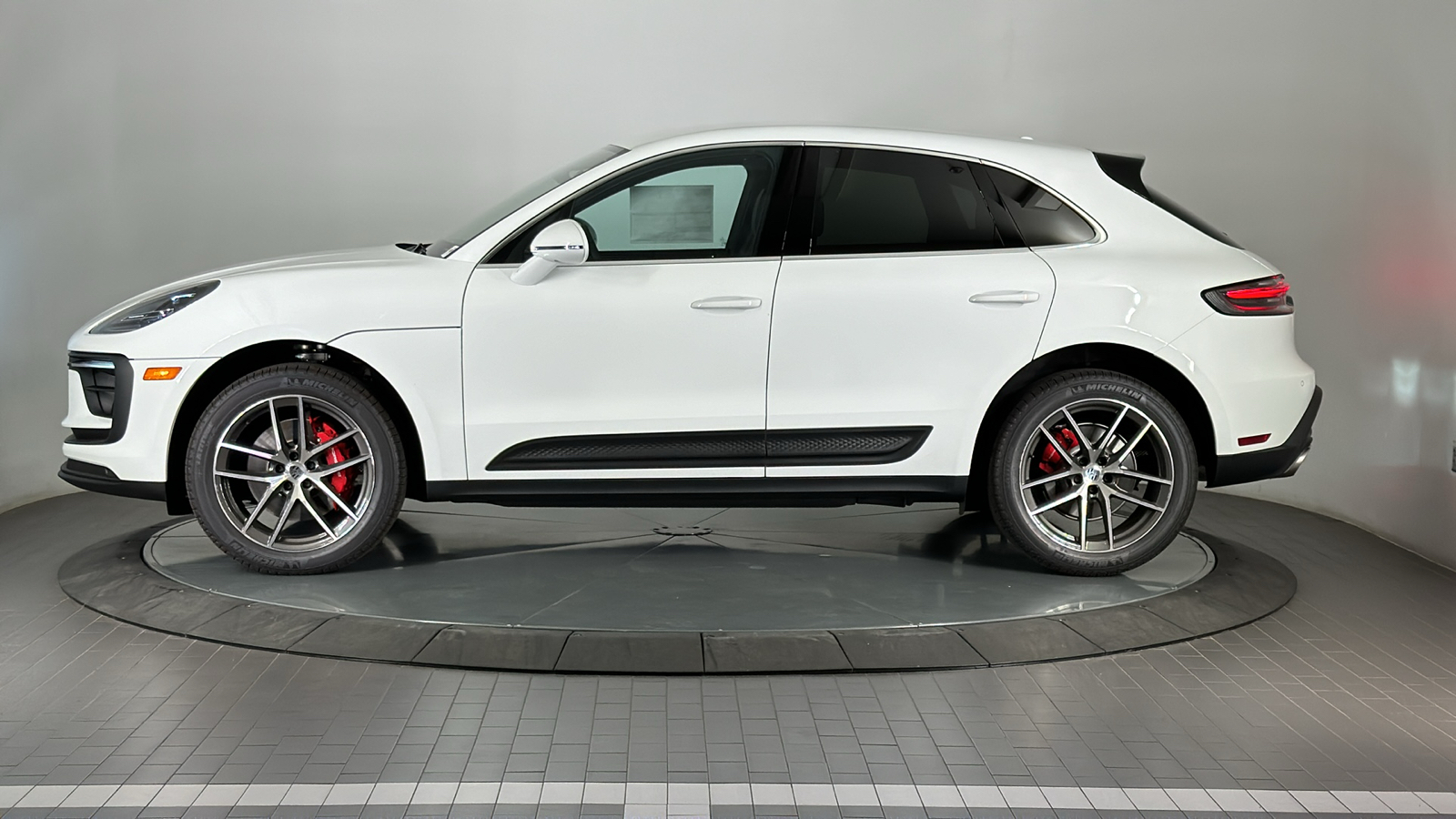 2024 Porsche Macan S 2