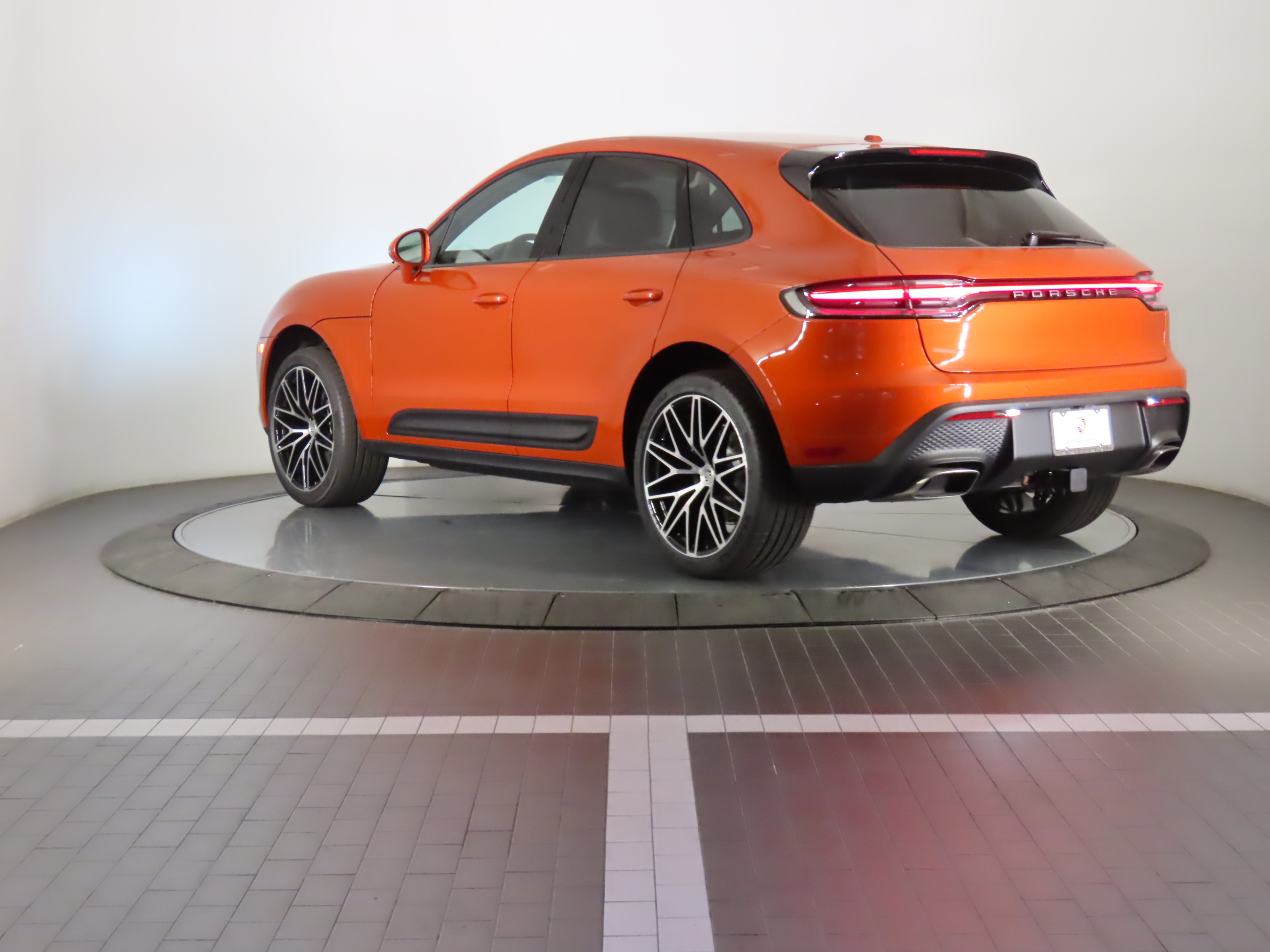 2025 Porsche Macan  3