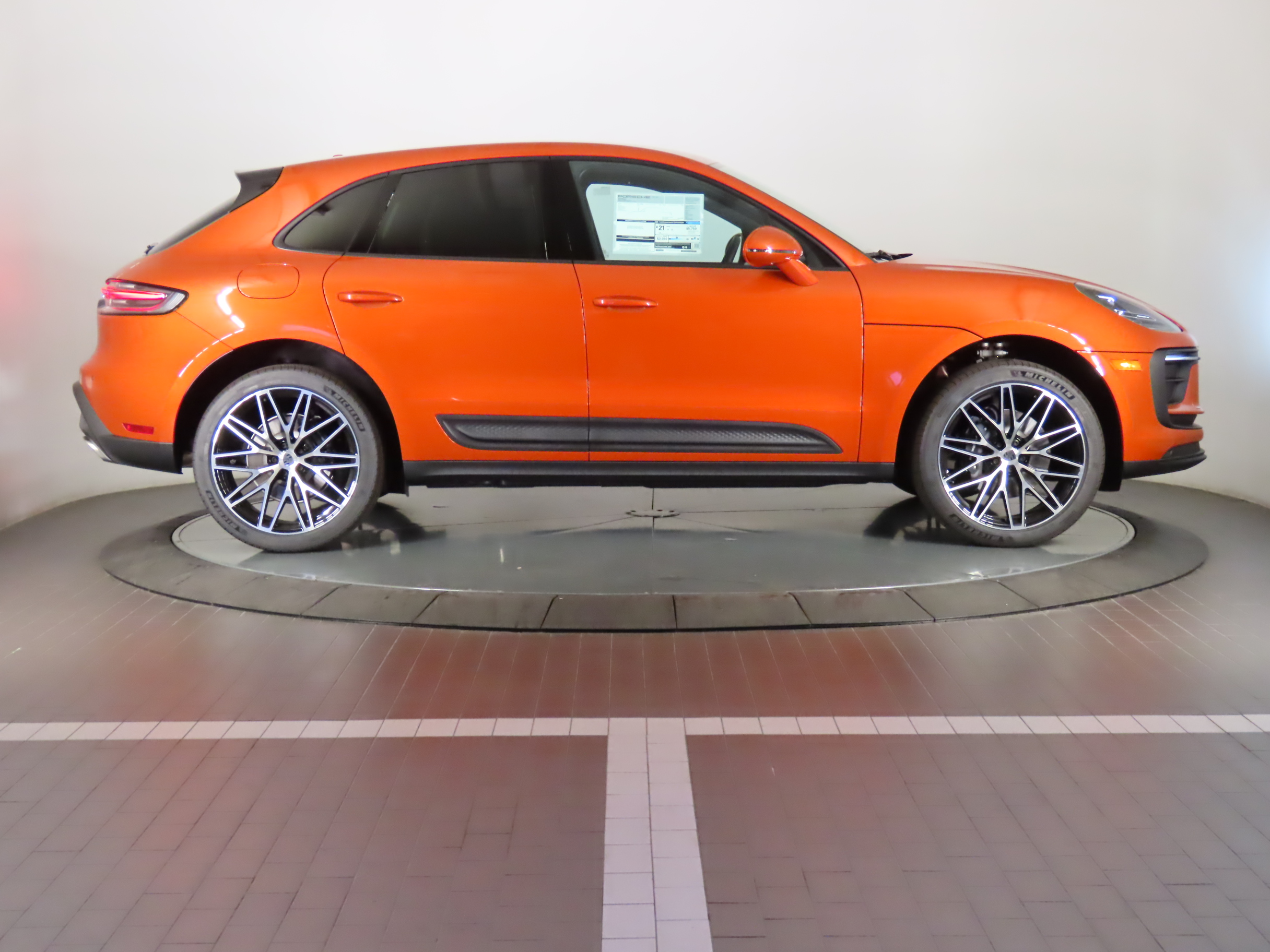 2025 Porsche Macan  6