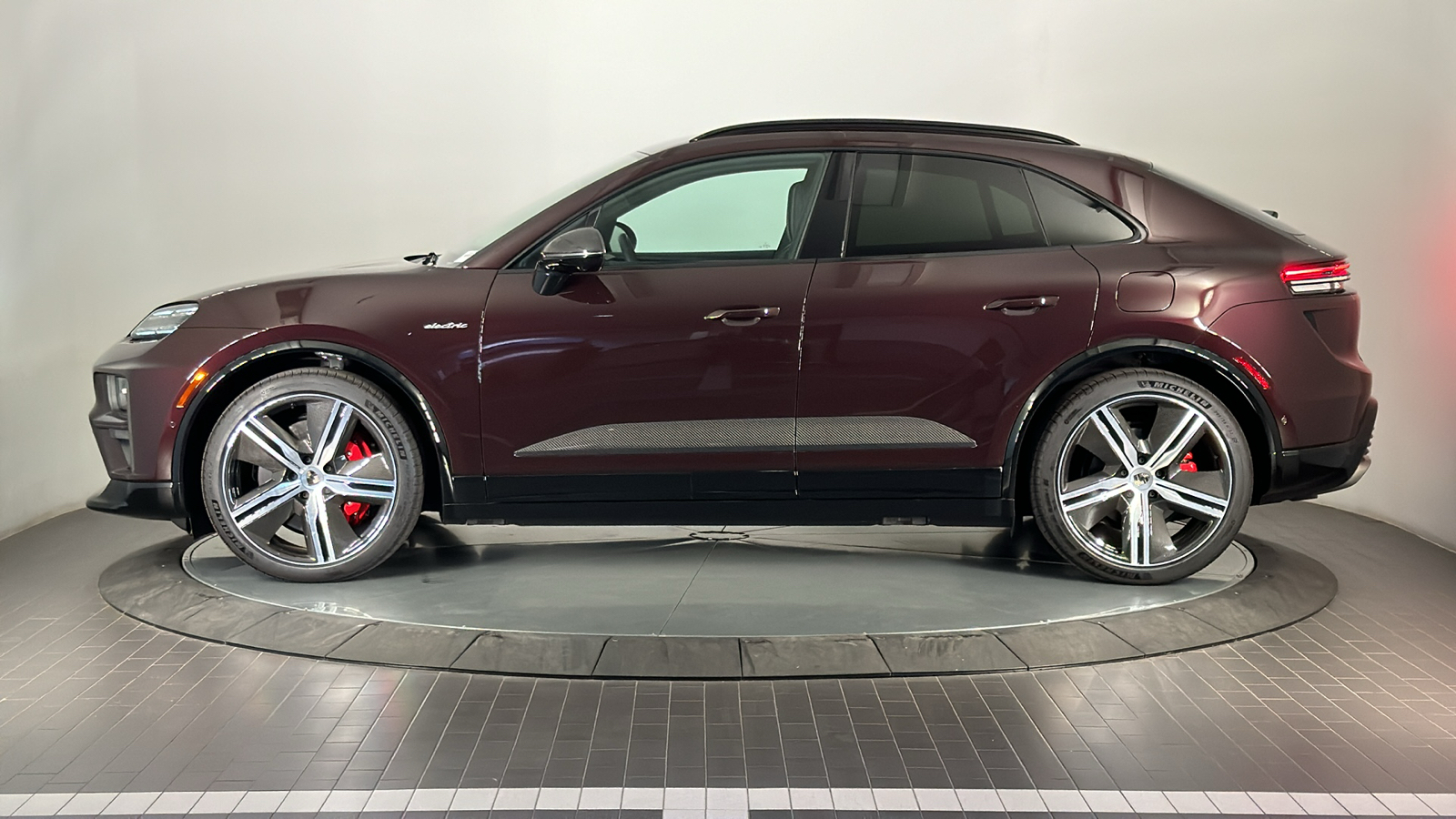 2024 Porsche Macan Electric Turbo 2