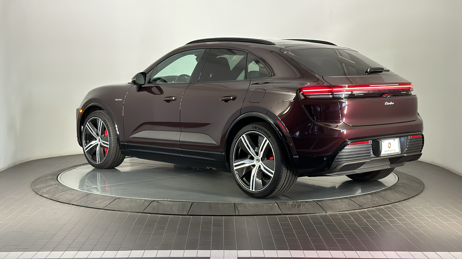 2024 Porsche Macan Electric Turbo 3