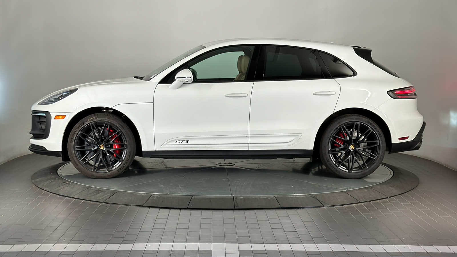 2024 Porsche Macan GTS 2