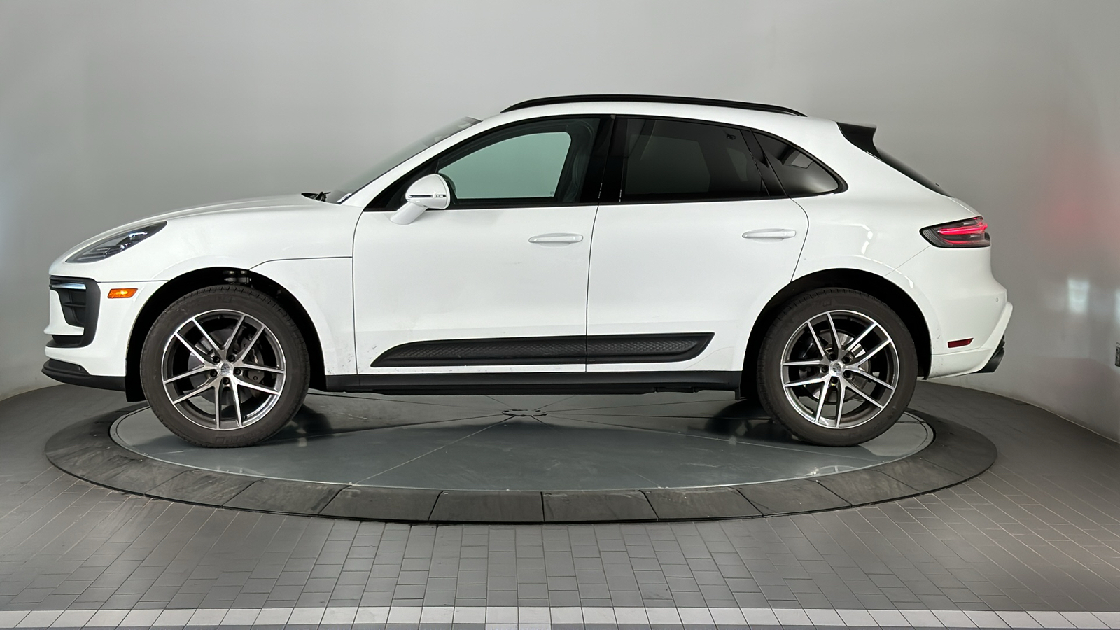 2023 Porsche Macan  2