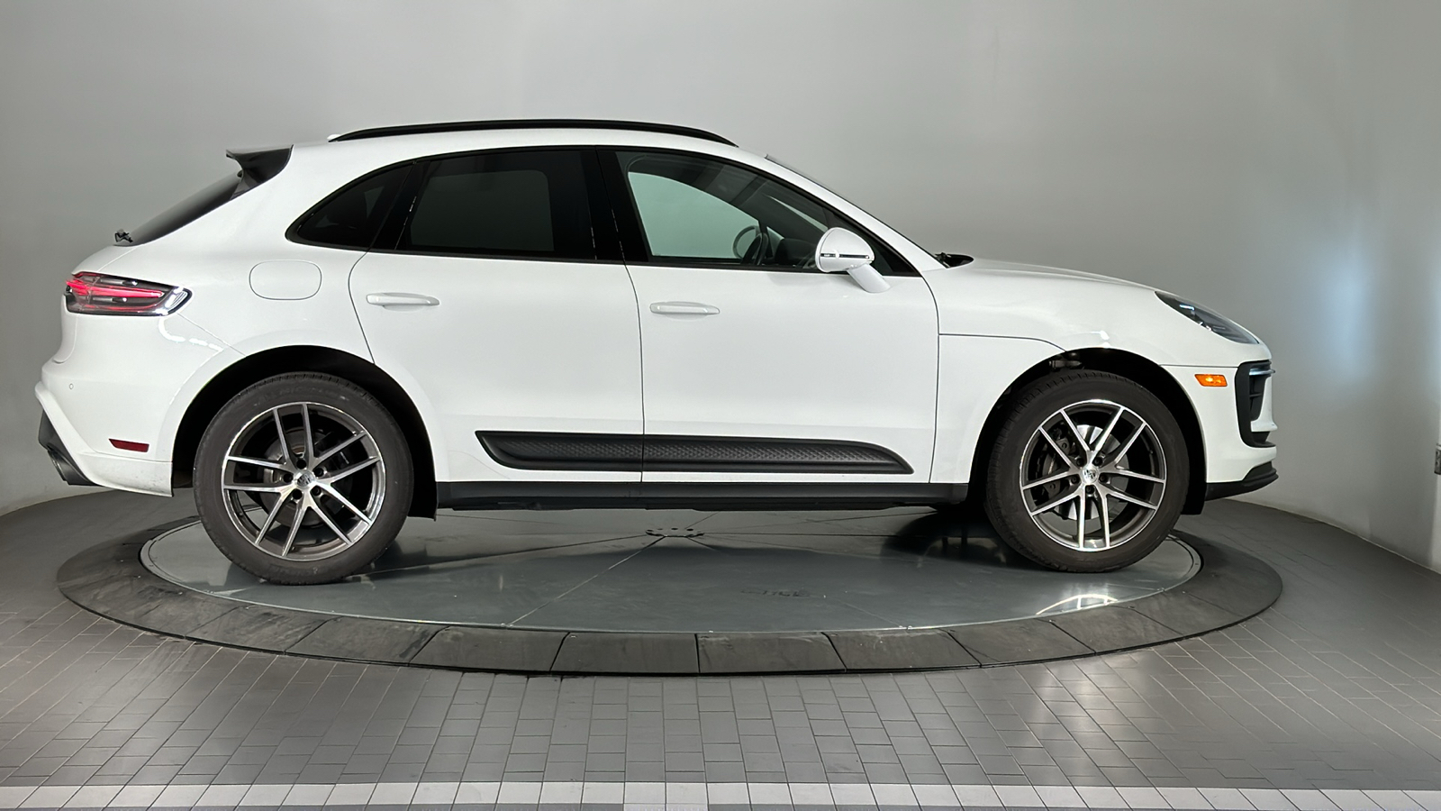 2023 Porsche Macan  6