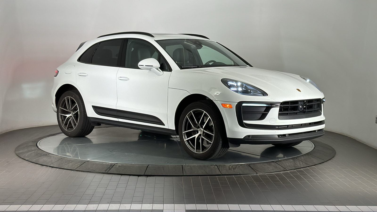 2023 Porsche Macan  7