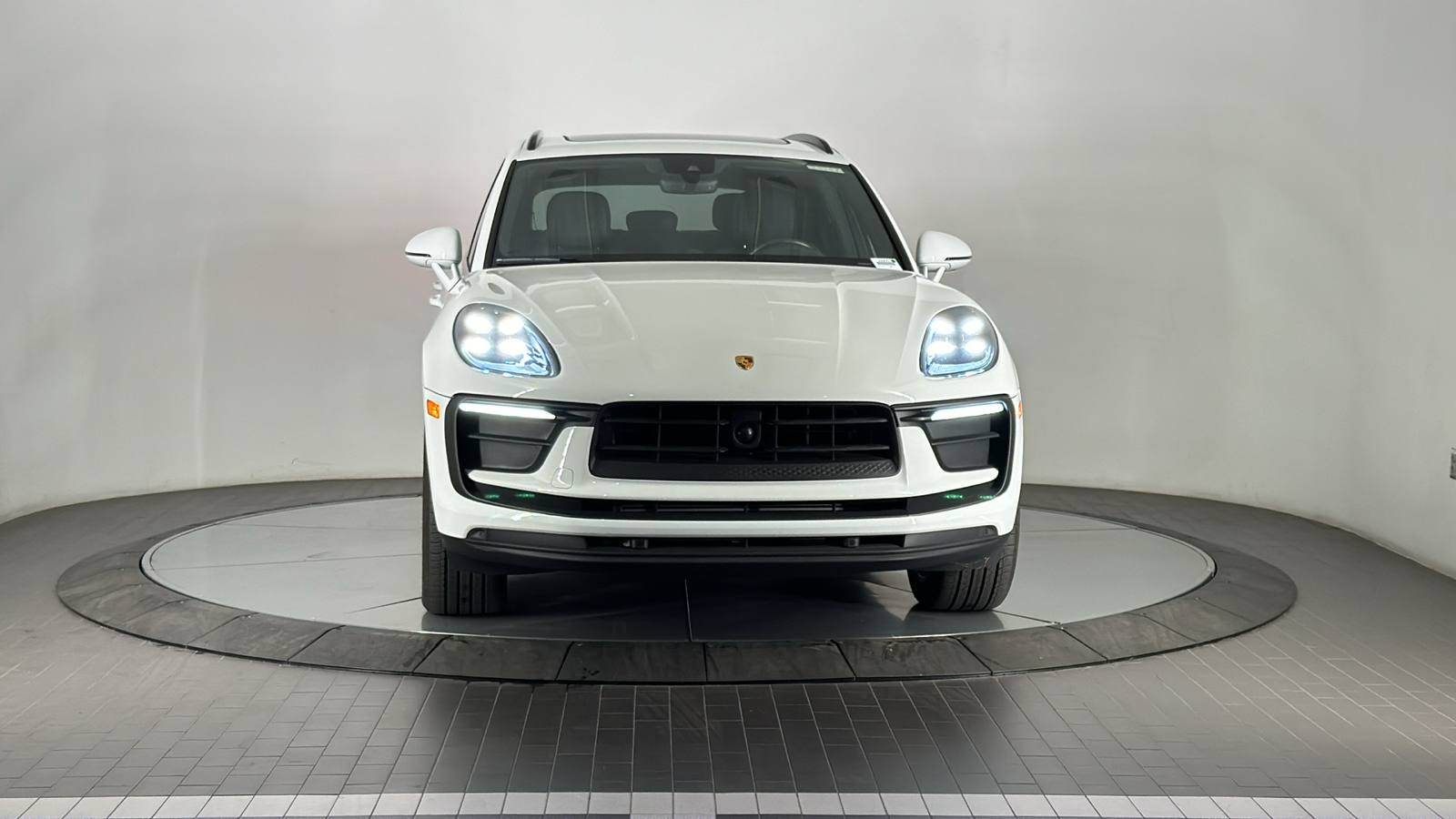 2023 Porsche Macan  8