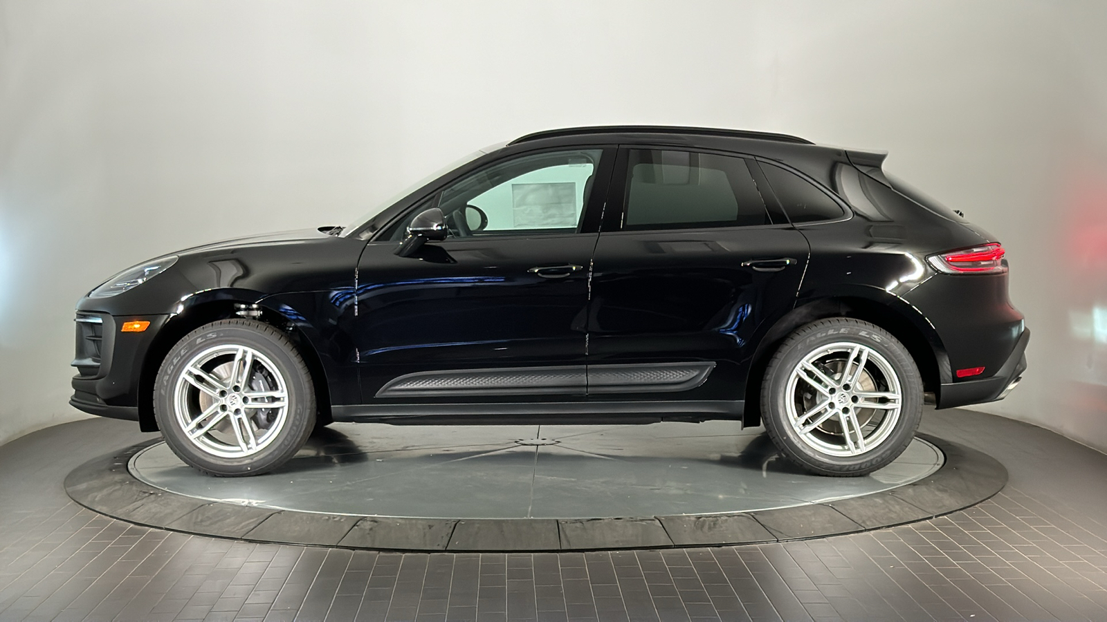 2025 Porsche Macan  2