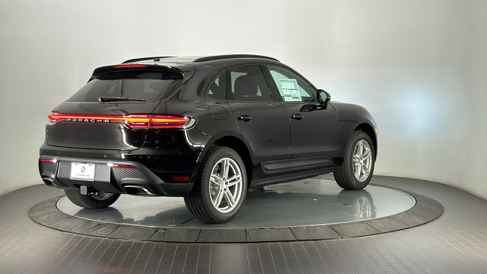 2025 Porsche Macan  5