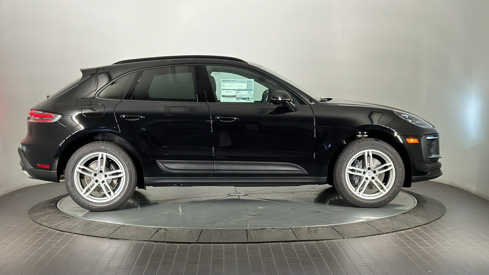 2025 Porsche Macan  6