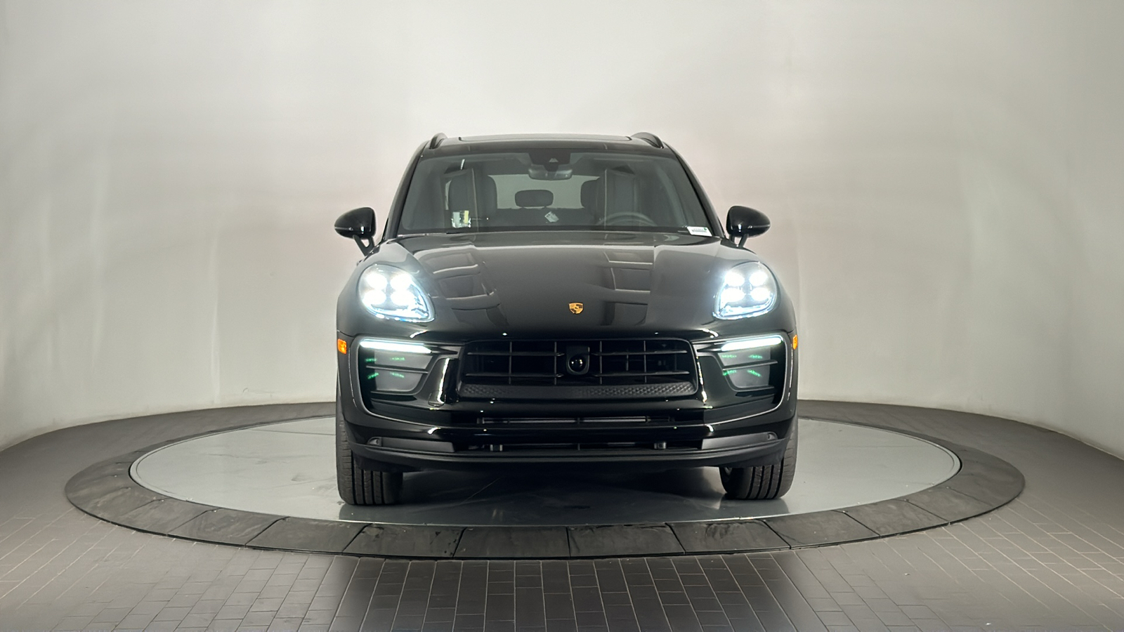 2025 Porsche Macan  8