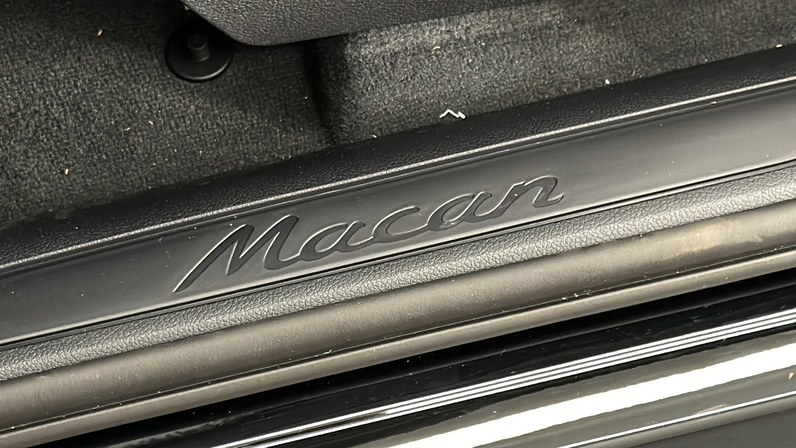 2025 Porsche Macan  40