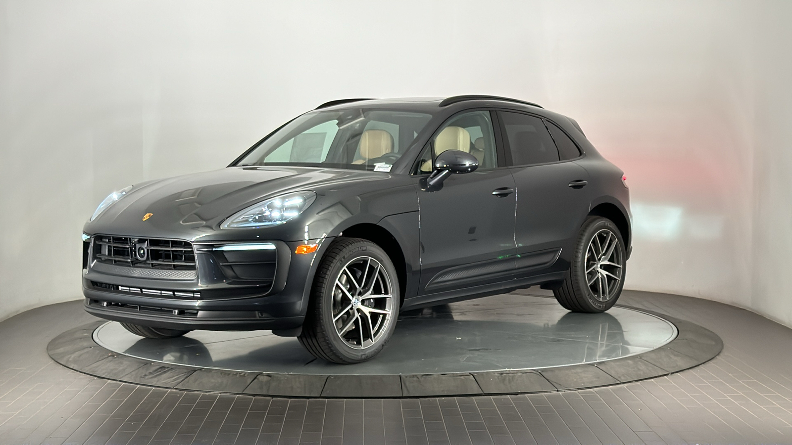 2025 Porsche Macan  1