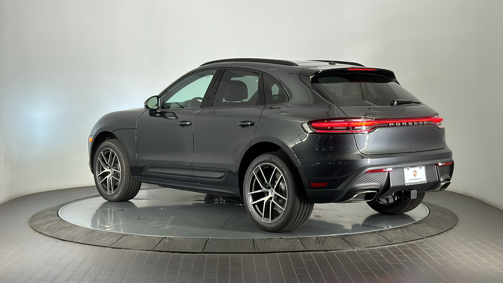 2025 Porsche Macan  3