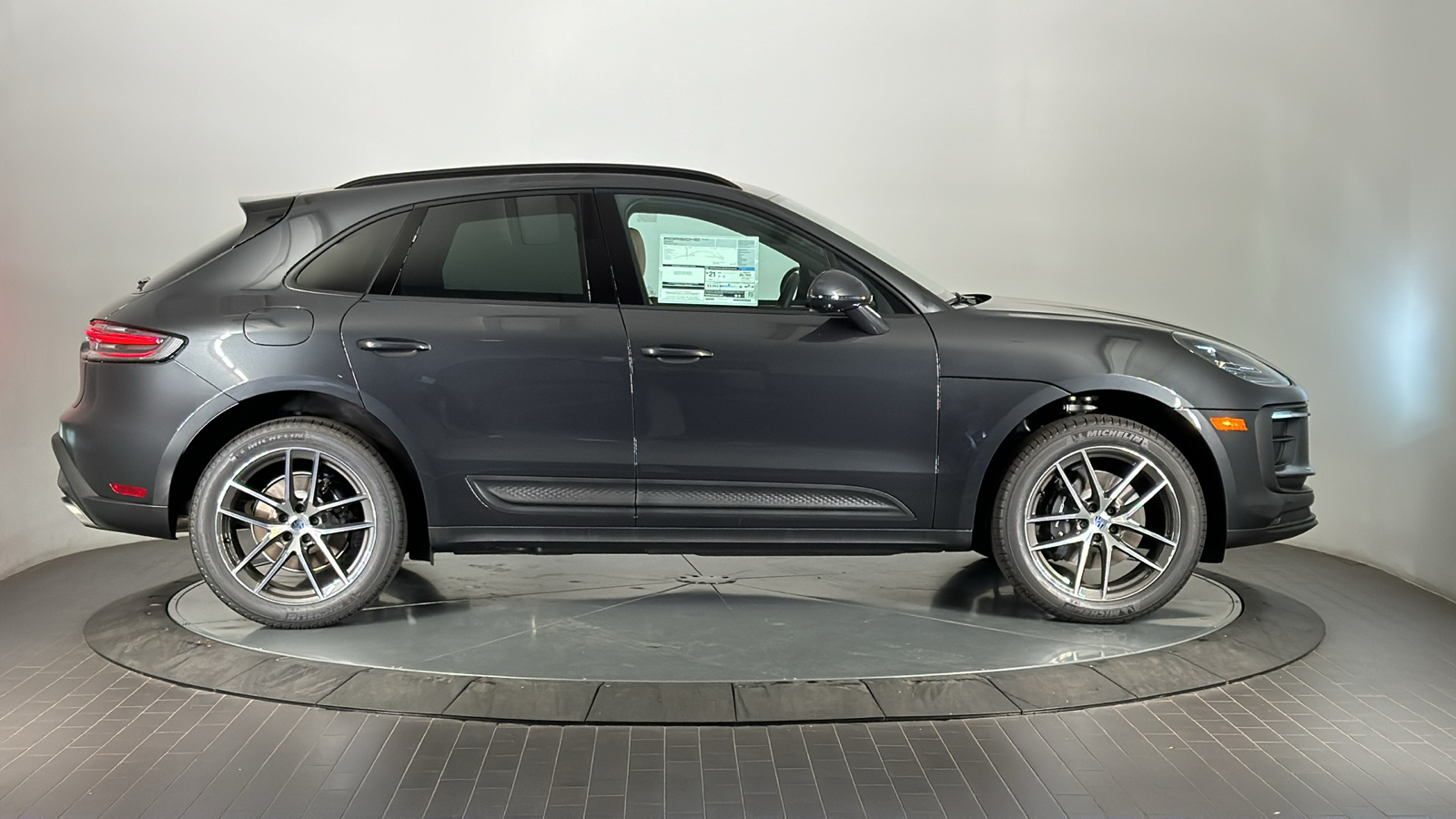 2025 Porsche Macan  6