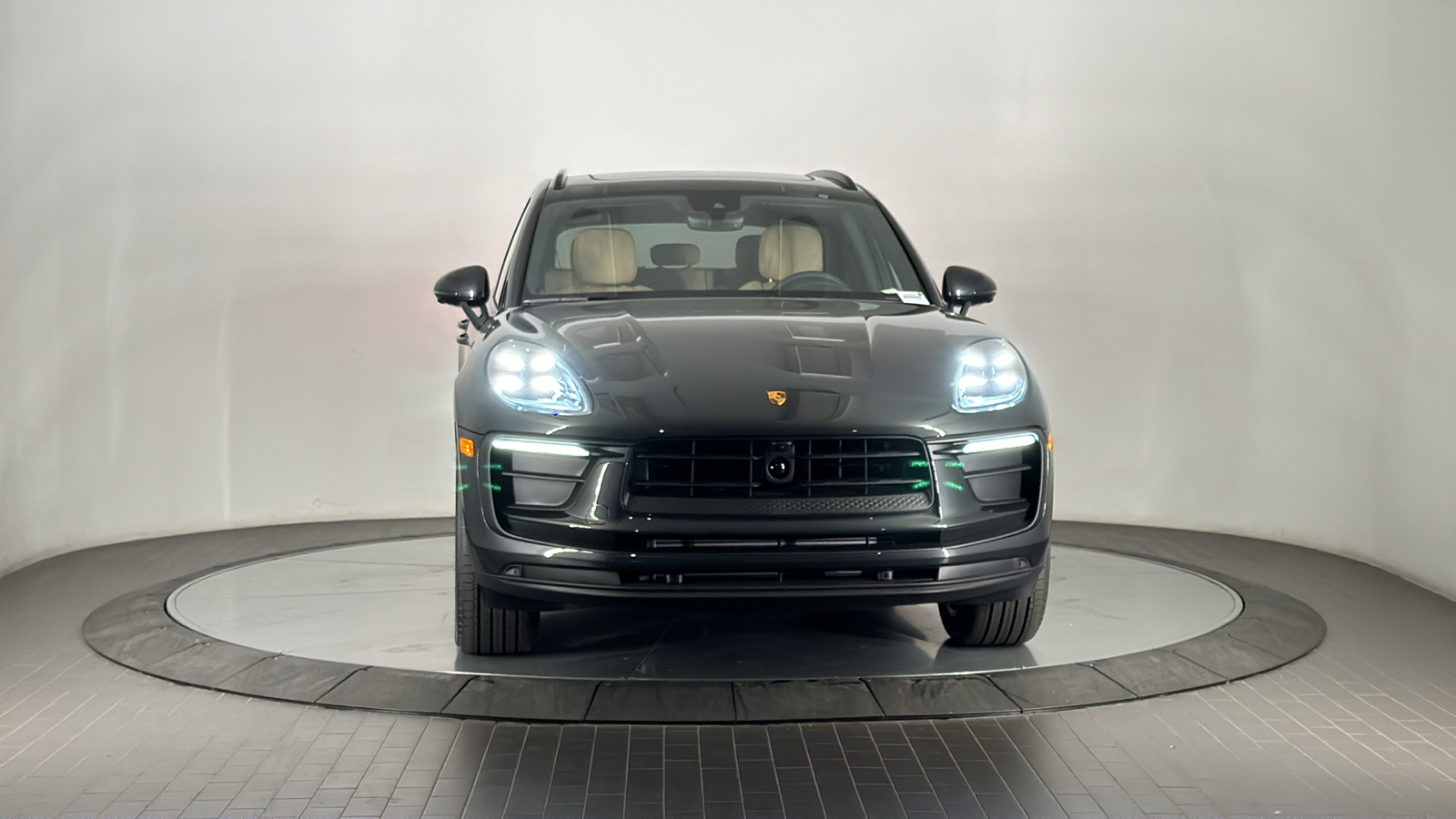 2025 Porsche Macan  8