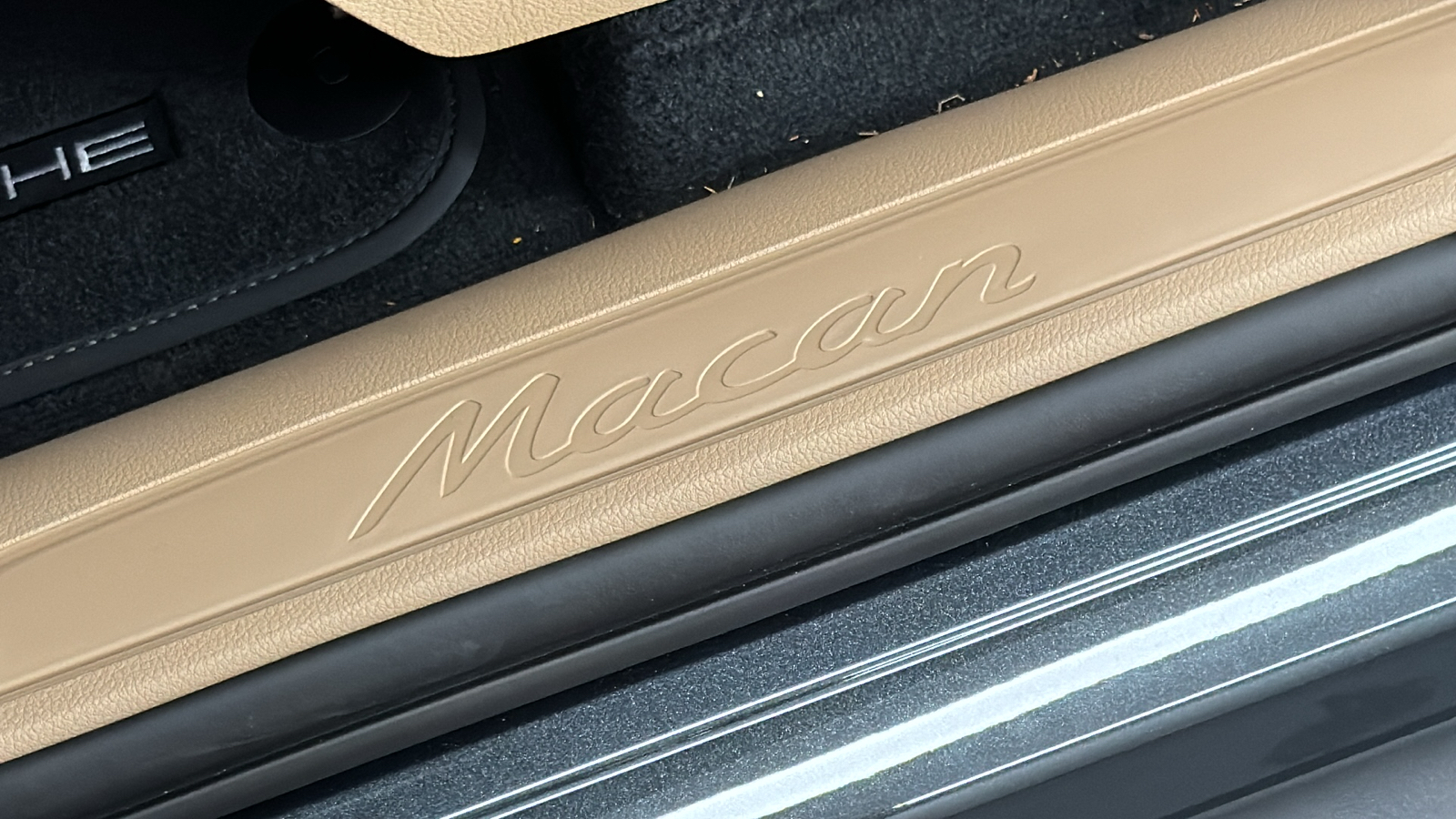 2025 Porsche Macan  40