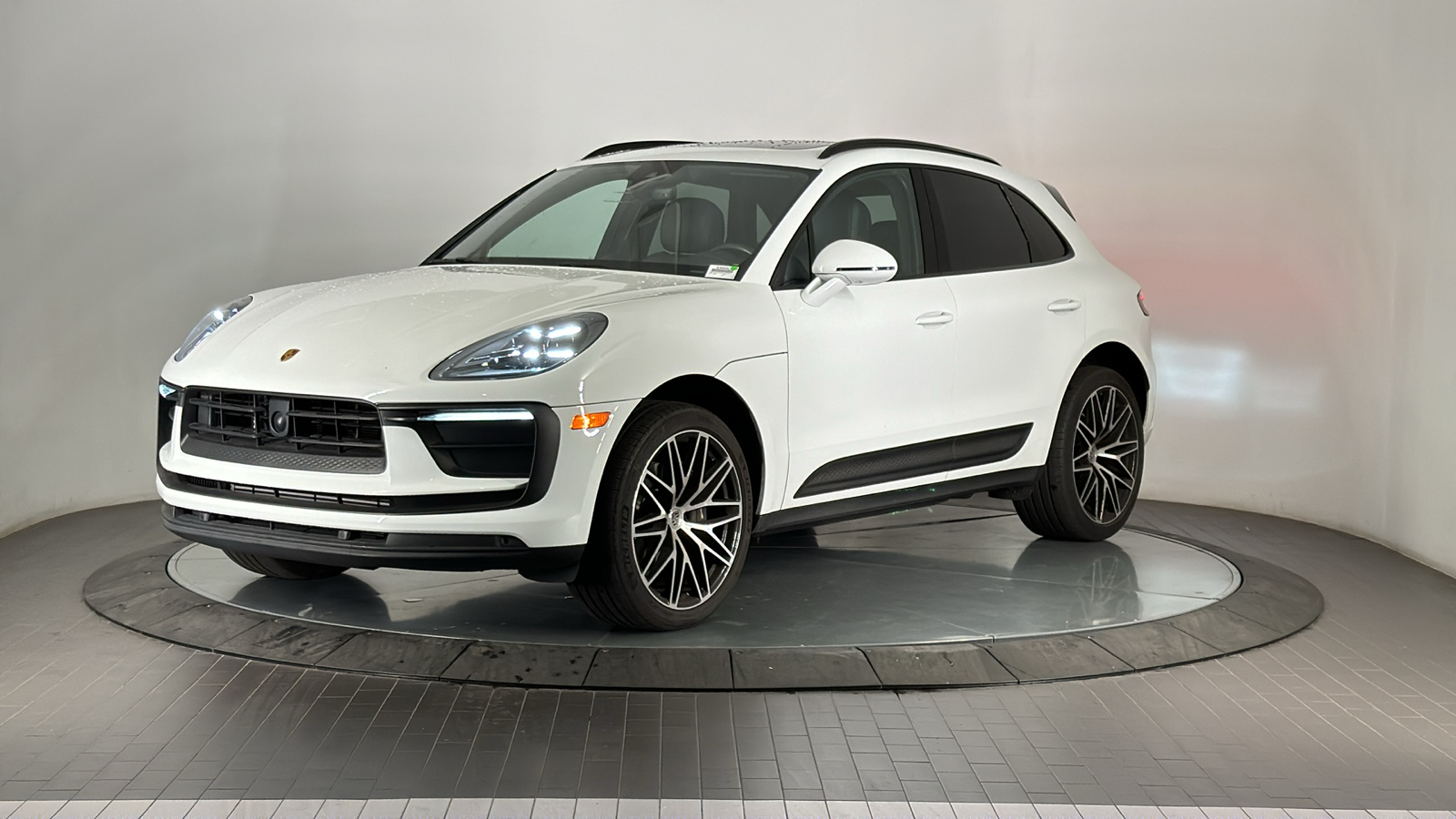 2023 Porsche Macan  1