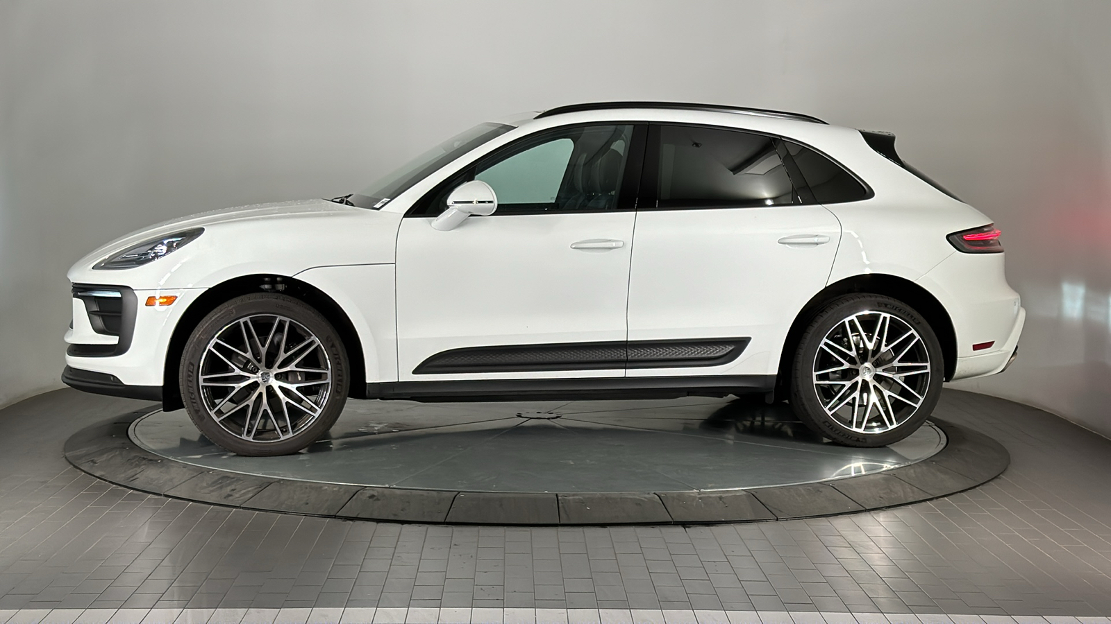 2023 Porsche Macan  2