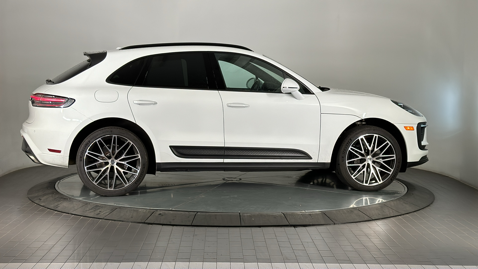 2023 Porsche Macan  6