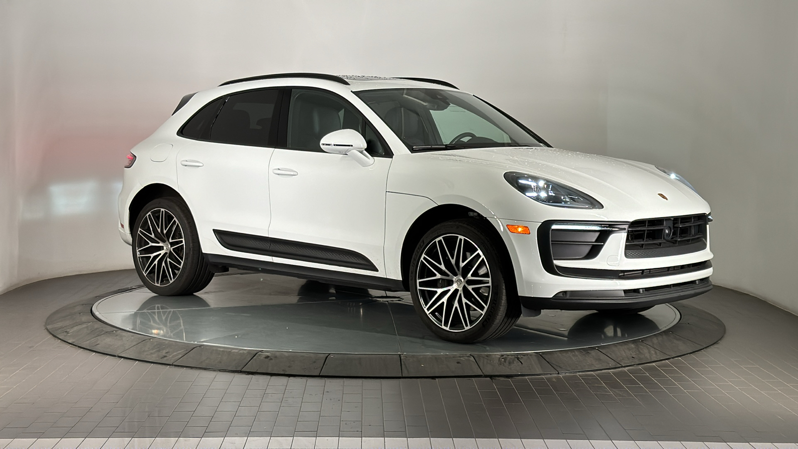 2023 Porsche Macan  7