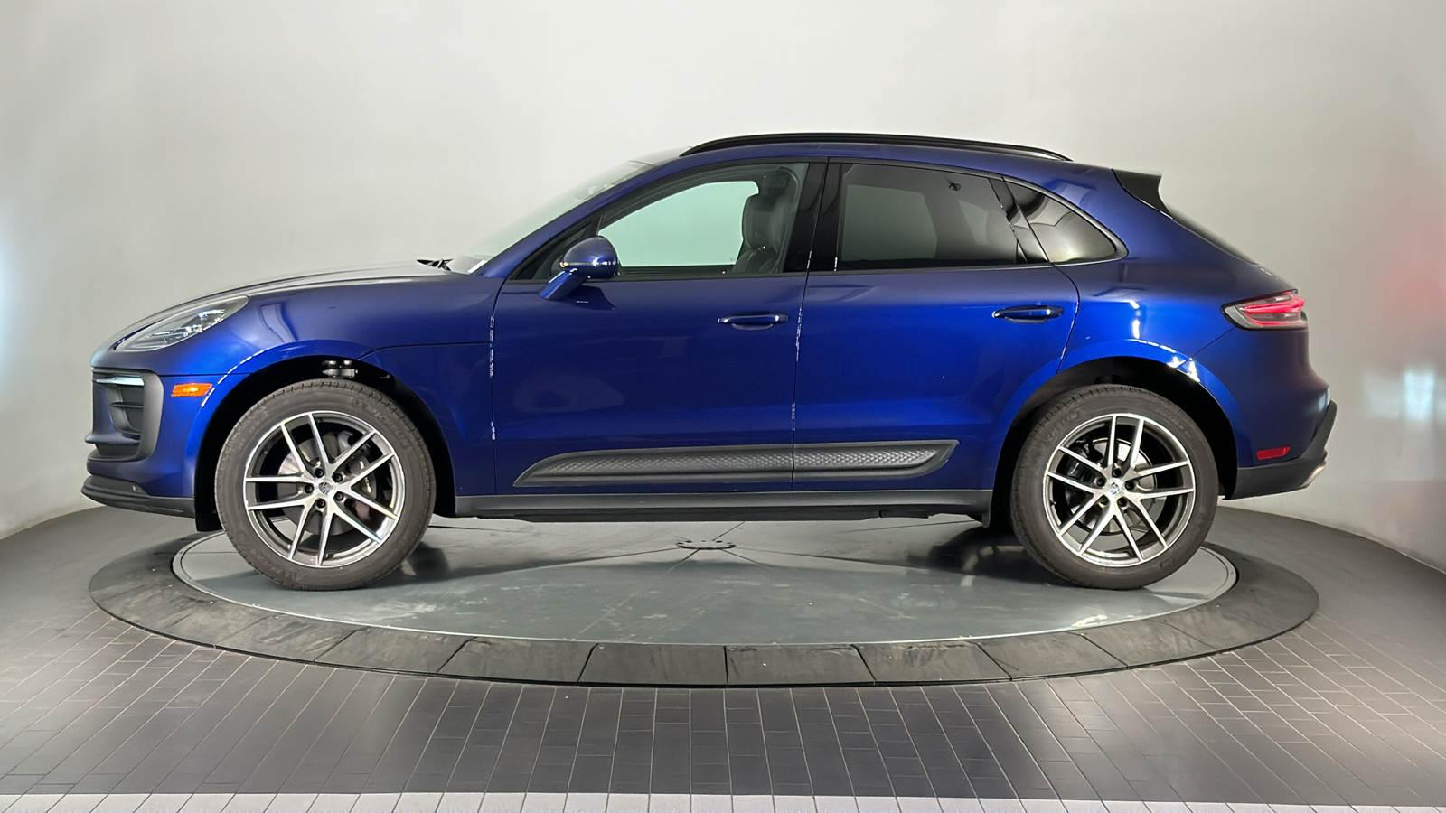 2023 Porsche Macan  2