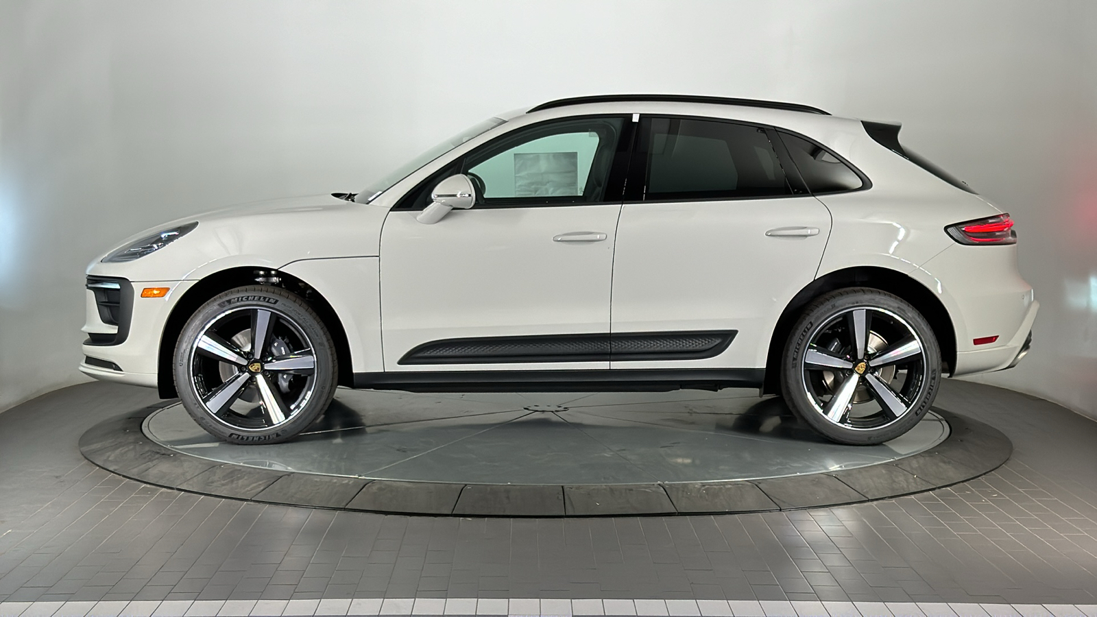 2025 Porsche Macan  2