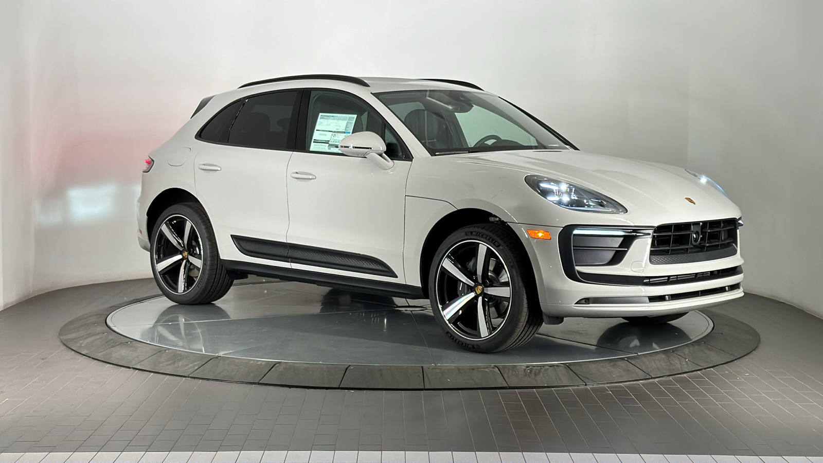 2025 Porsche Macan  7