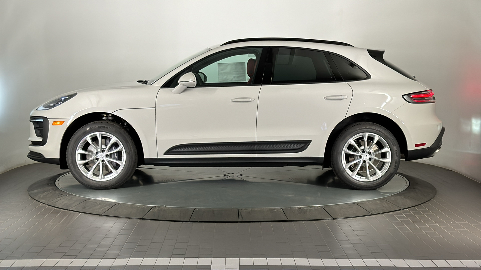 2025 Porsche Macan  2