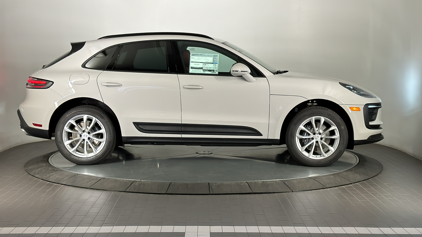 2025 Porsche Macan  6