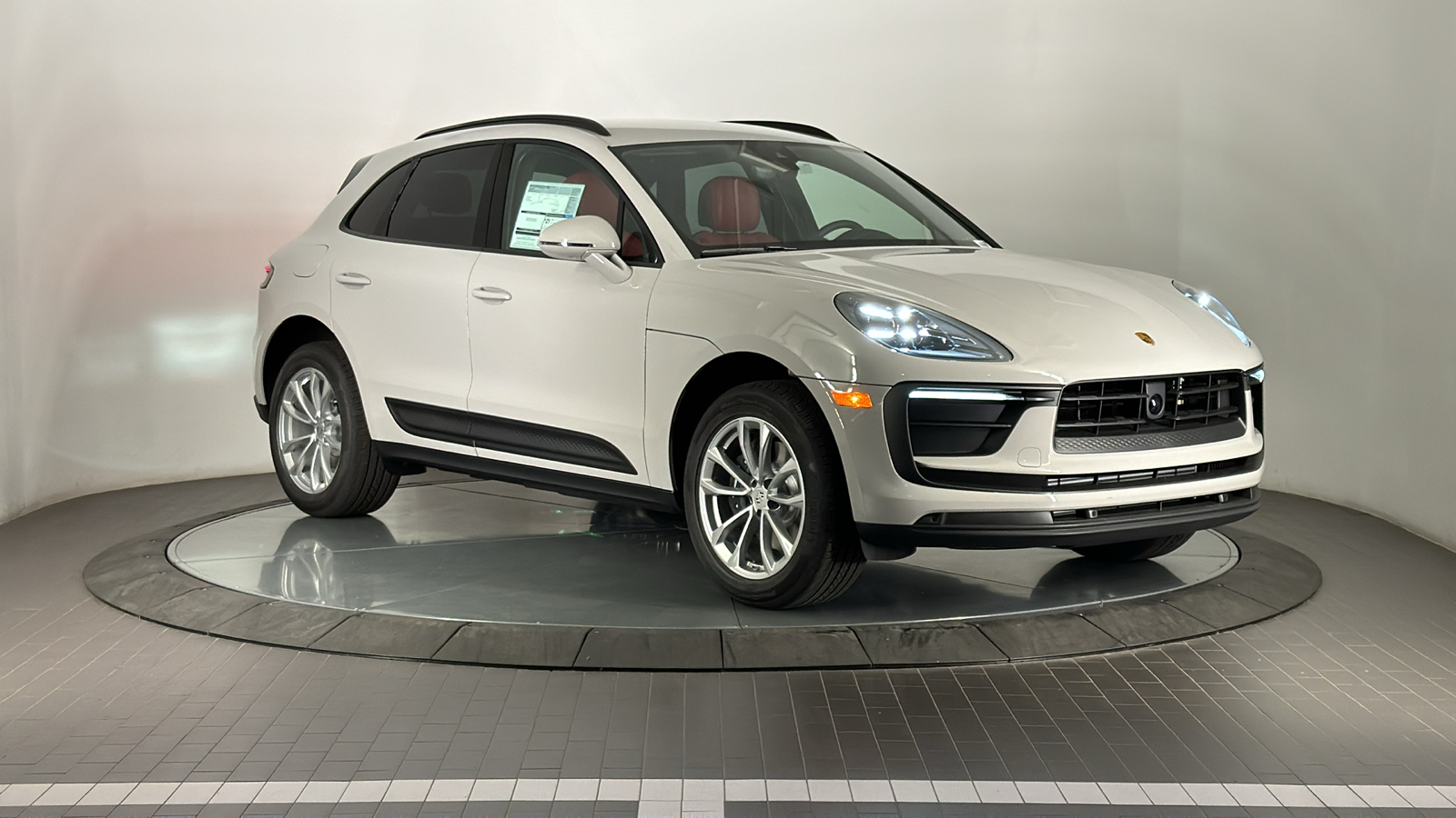 2025 Porsche Macan  7