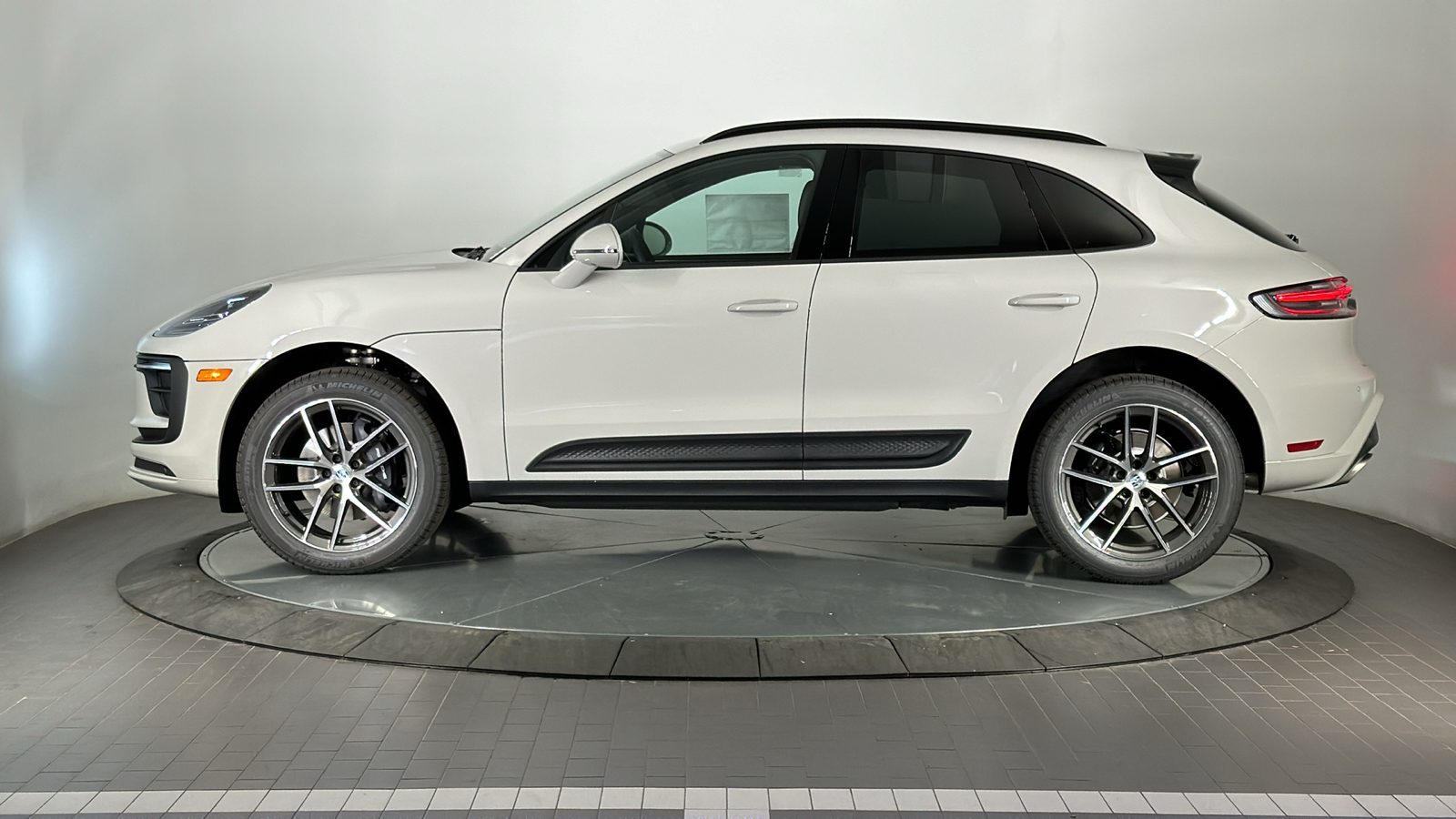 2025 Porsche Macan  2