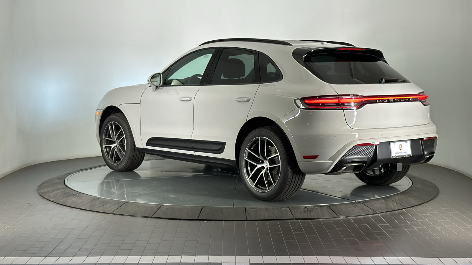 2025 Porsche Macan  3