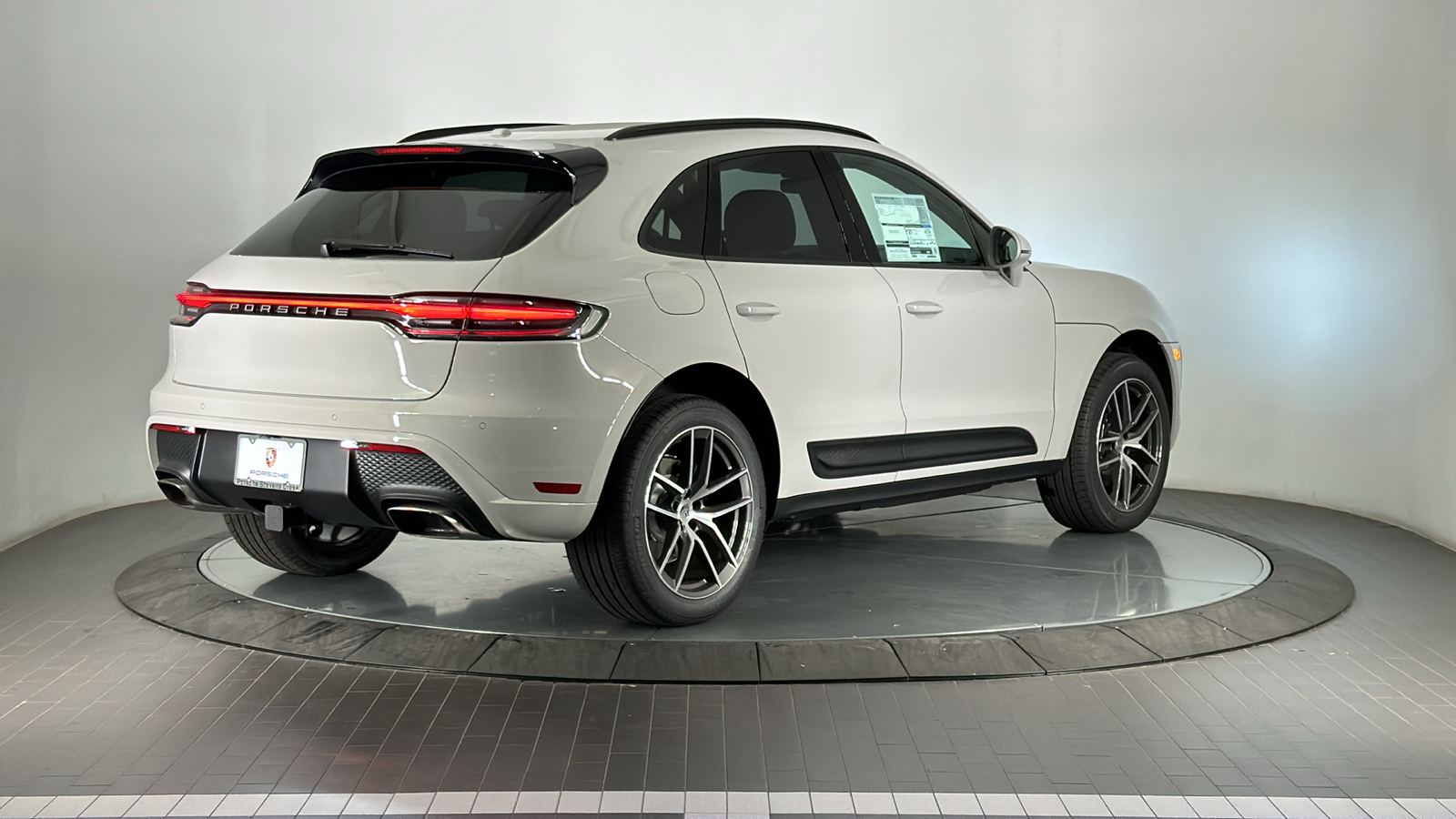 2025 Porsche Macan  5