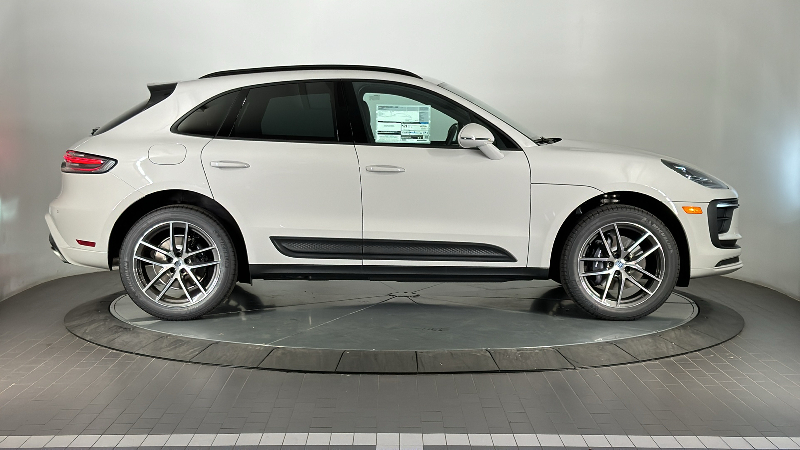 2025 Porsche Macan  6