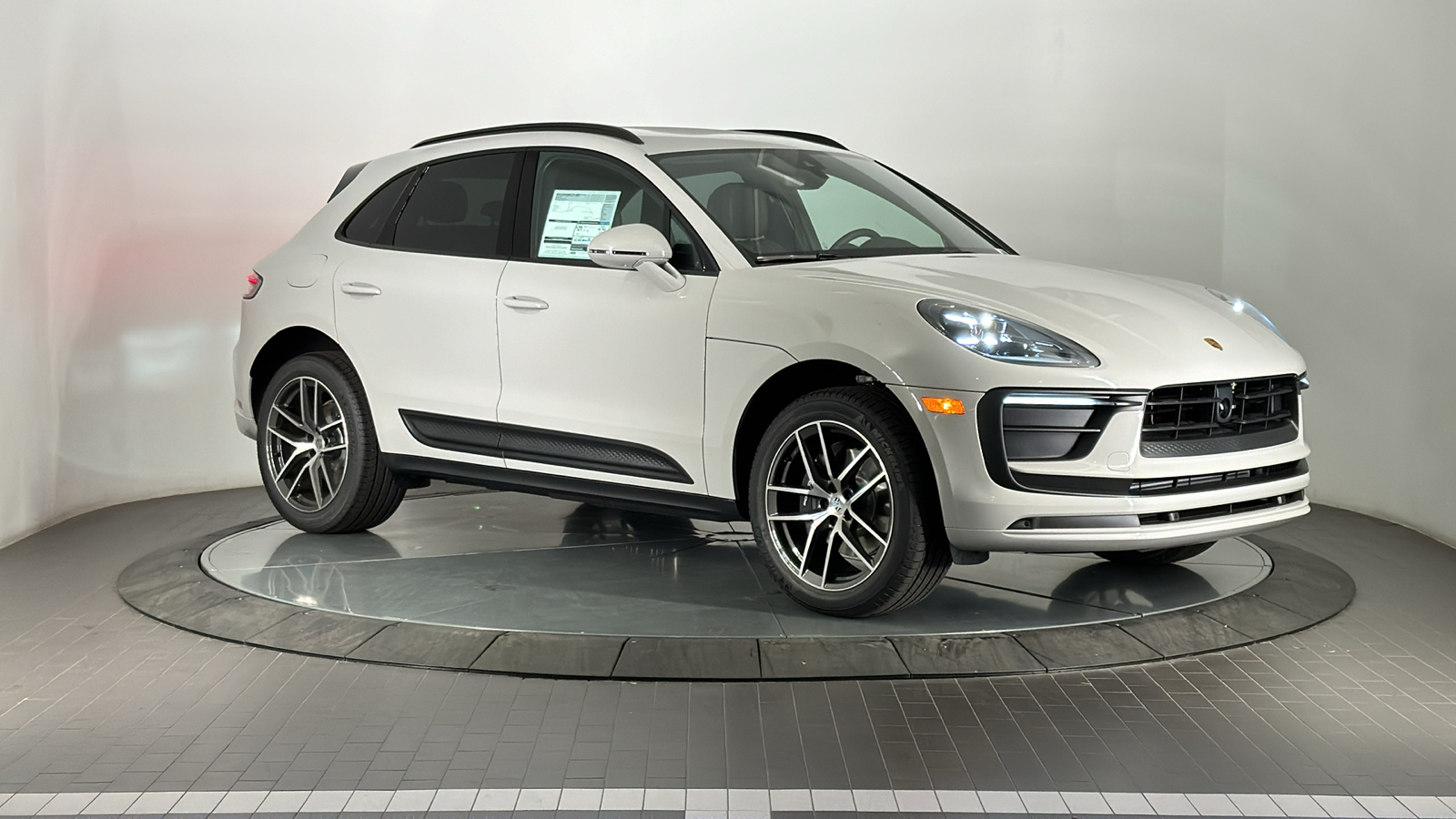 2025 Porsche Macan  7