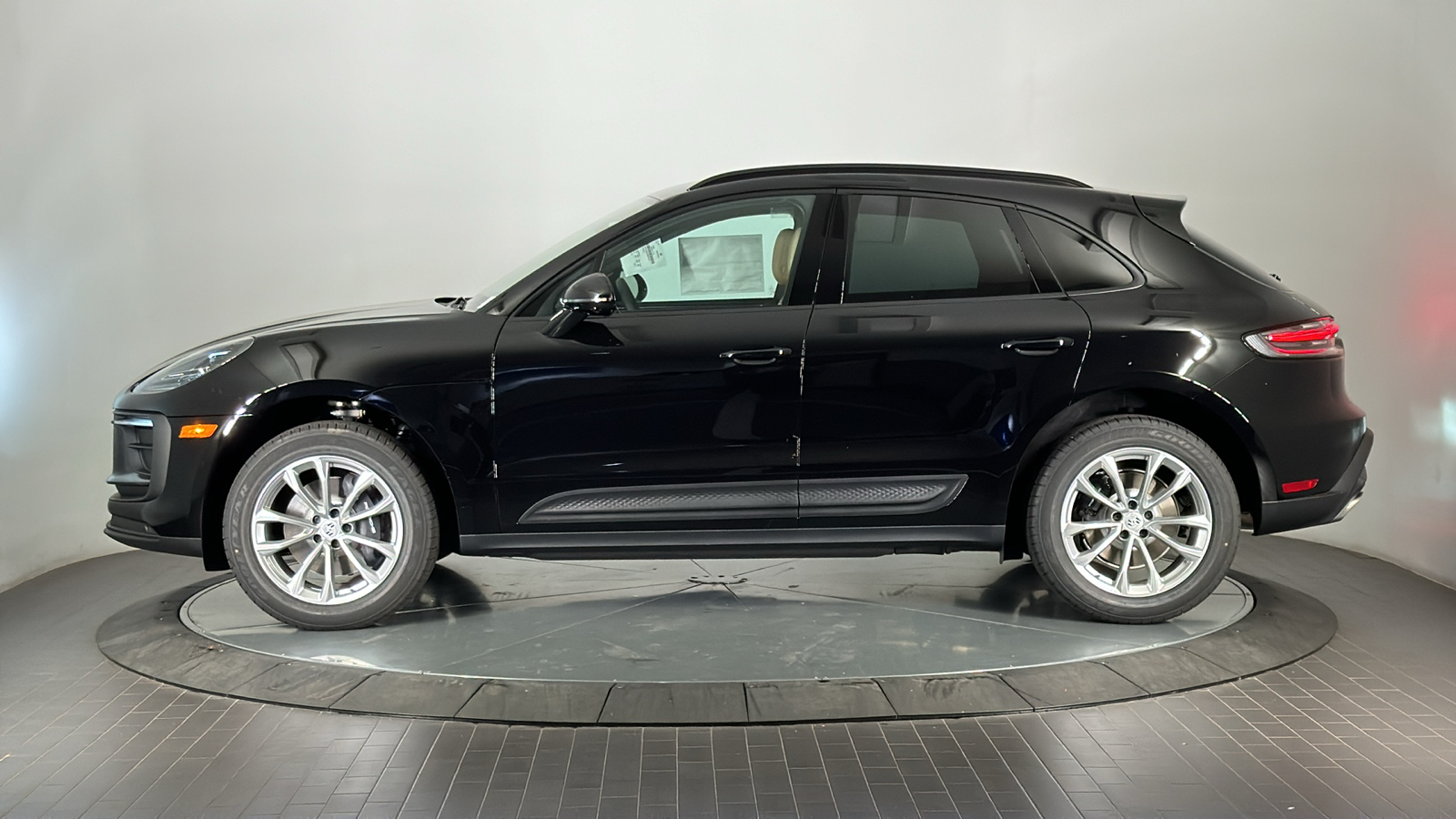 2025 Porsche Macan  2