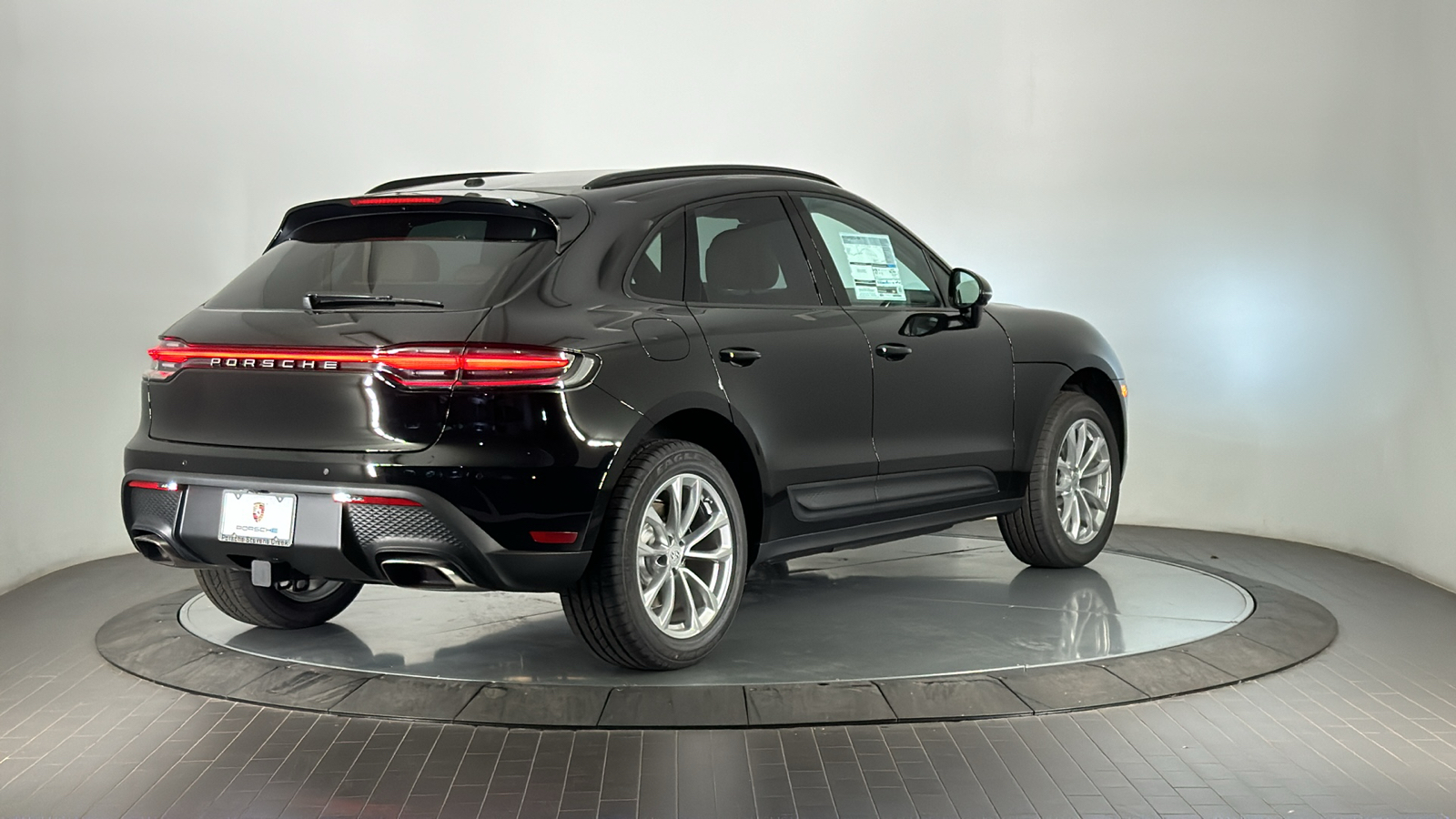 2025 Porsche Macan  5