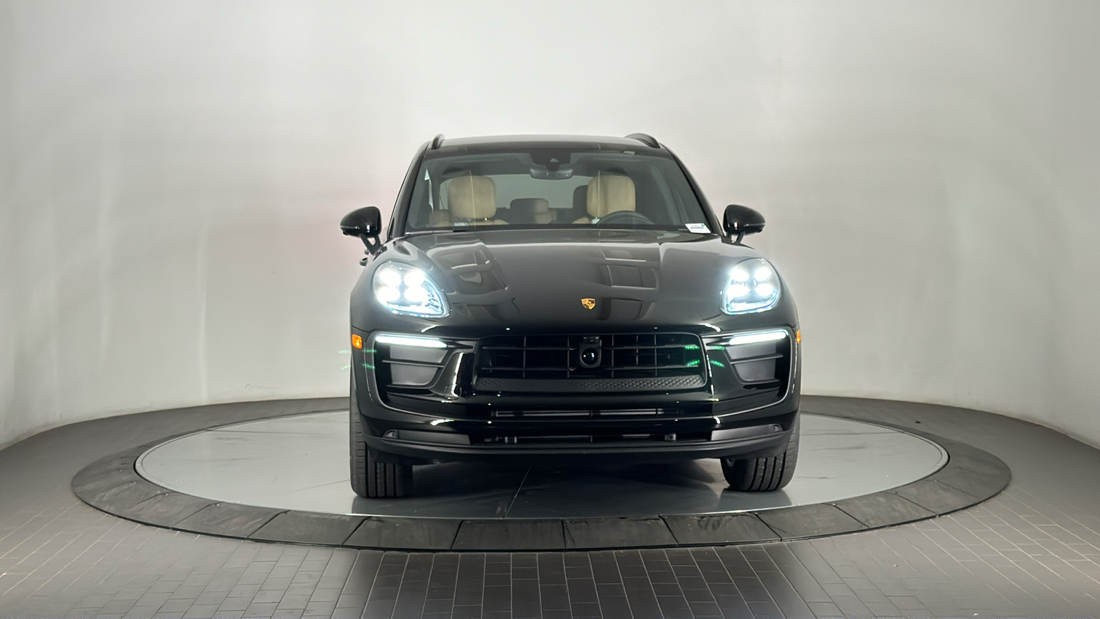 2025 Porsche Macan  8