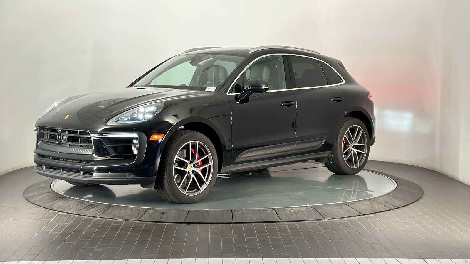 2023 Porsche Macan S 1