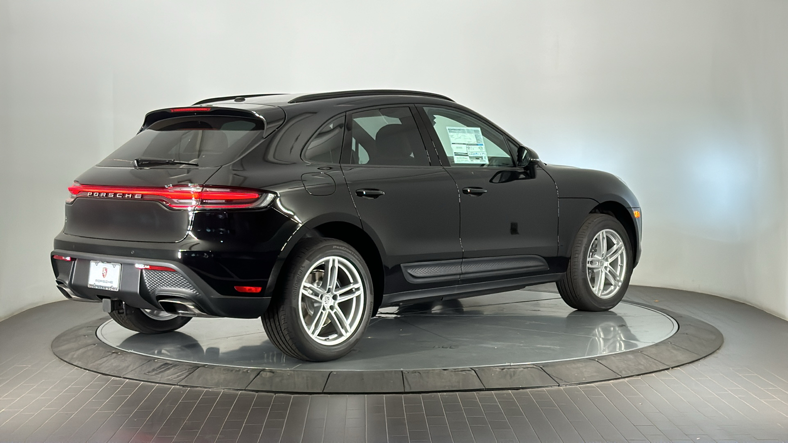 2025 Porsche Macan  5