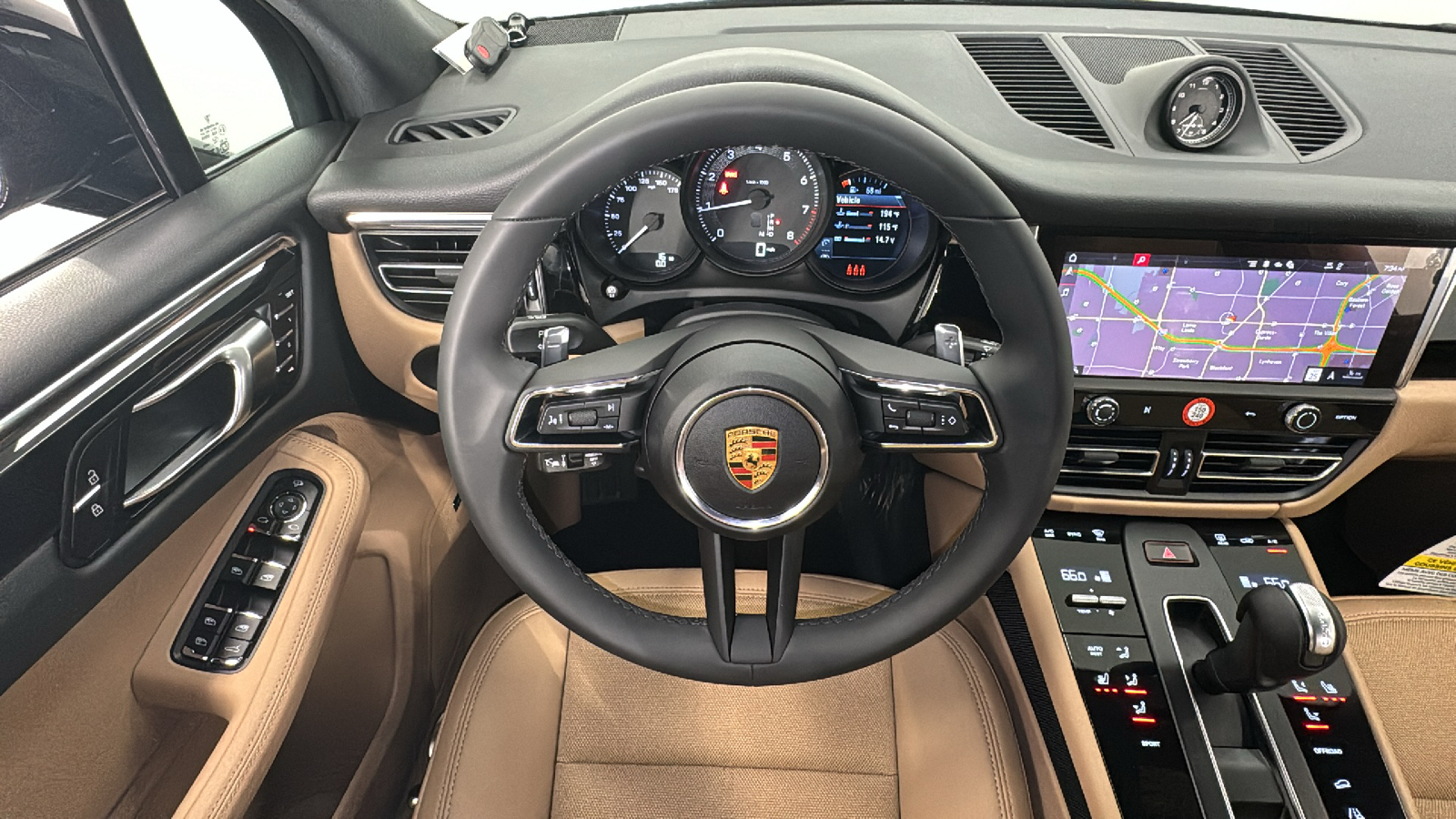 2025 Porsche Macan  12