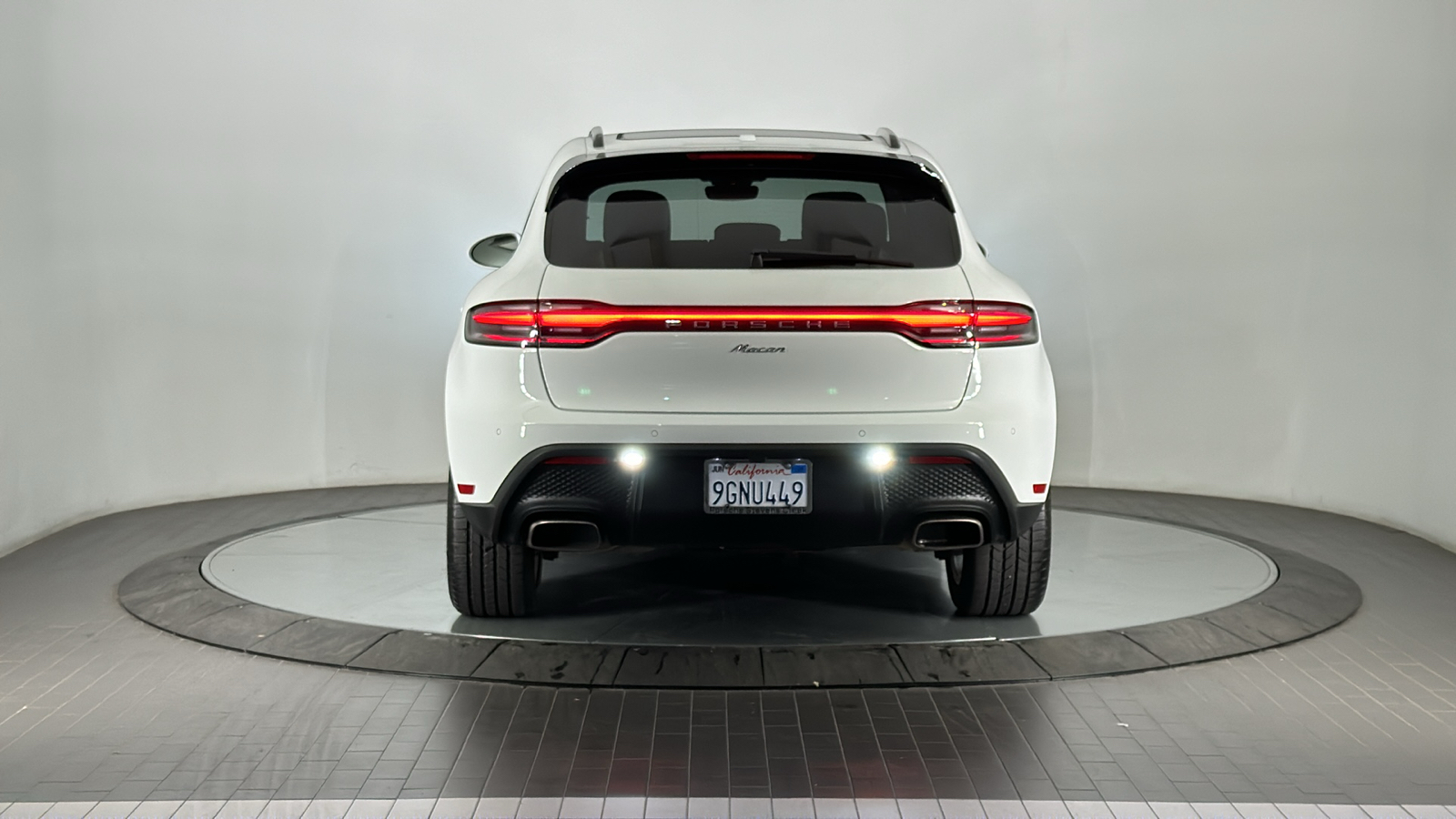 2023 Porsche Macan  4