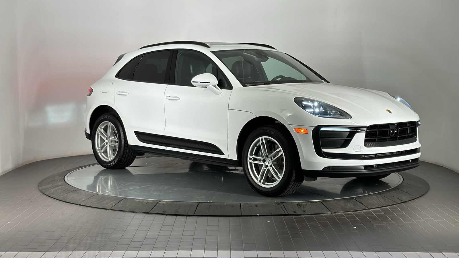 2023 Porsche Macan  7