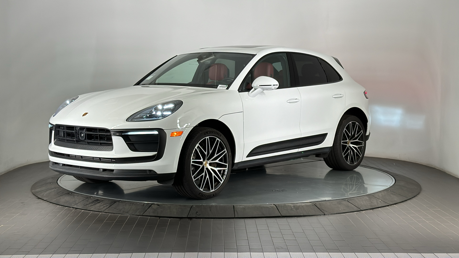 2023 Porsche Macan  1