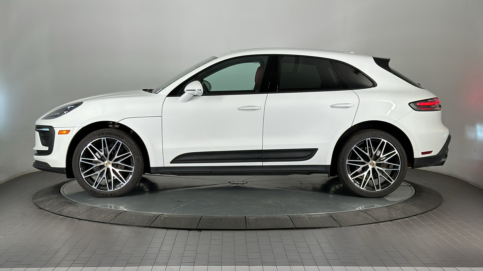 2023 Porsche Macan  2