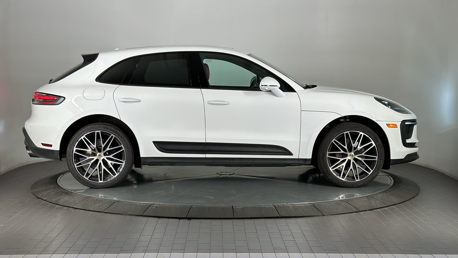 2023 Porsche Macan  6