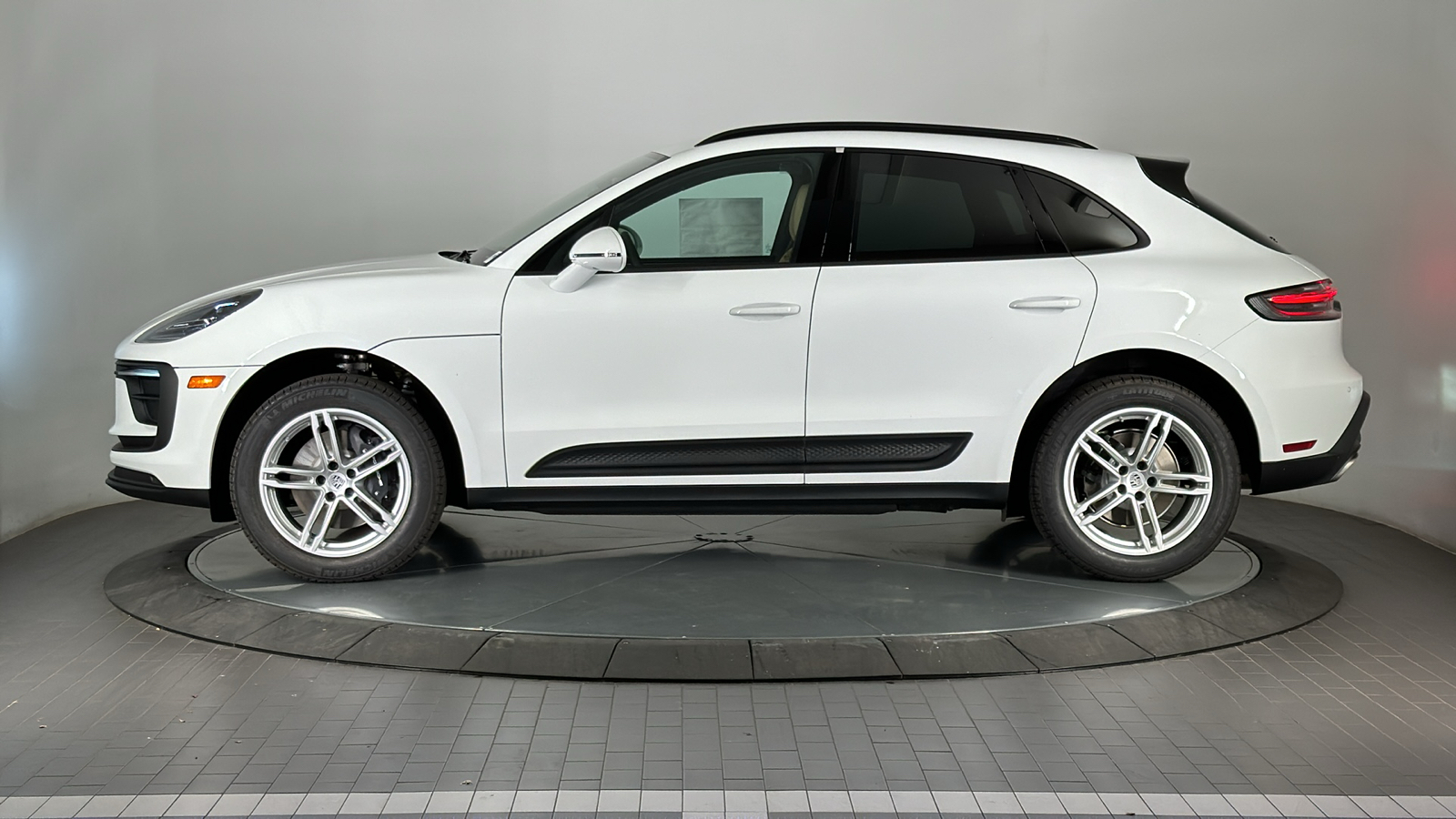 2025 Porsche Macan  2