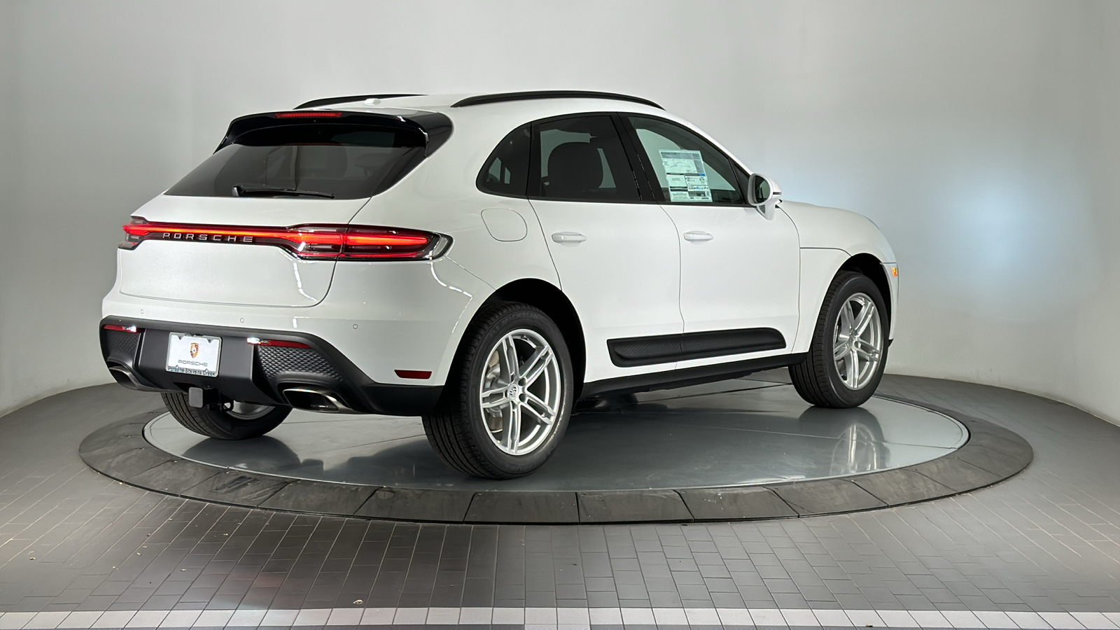 2025 Porsche Macan  5