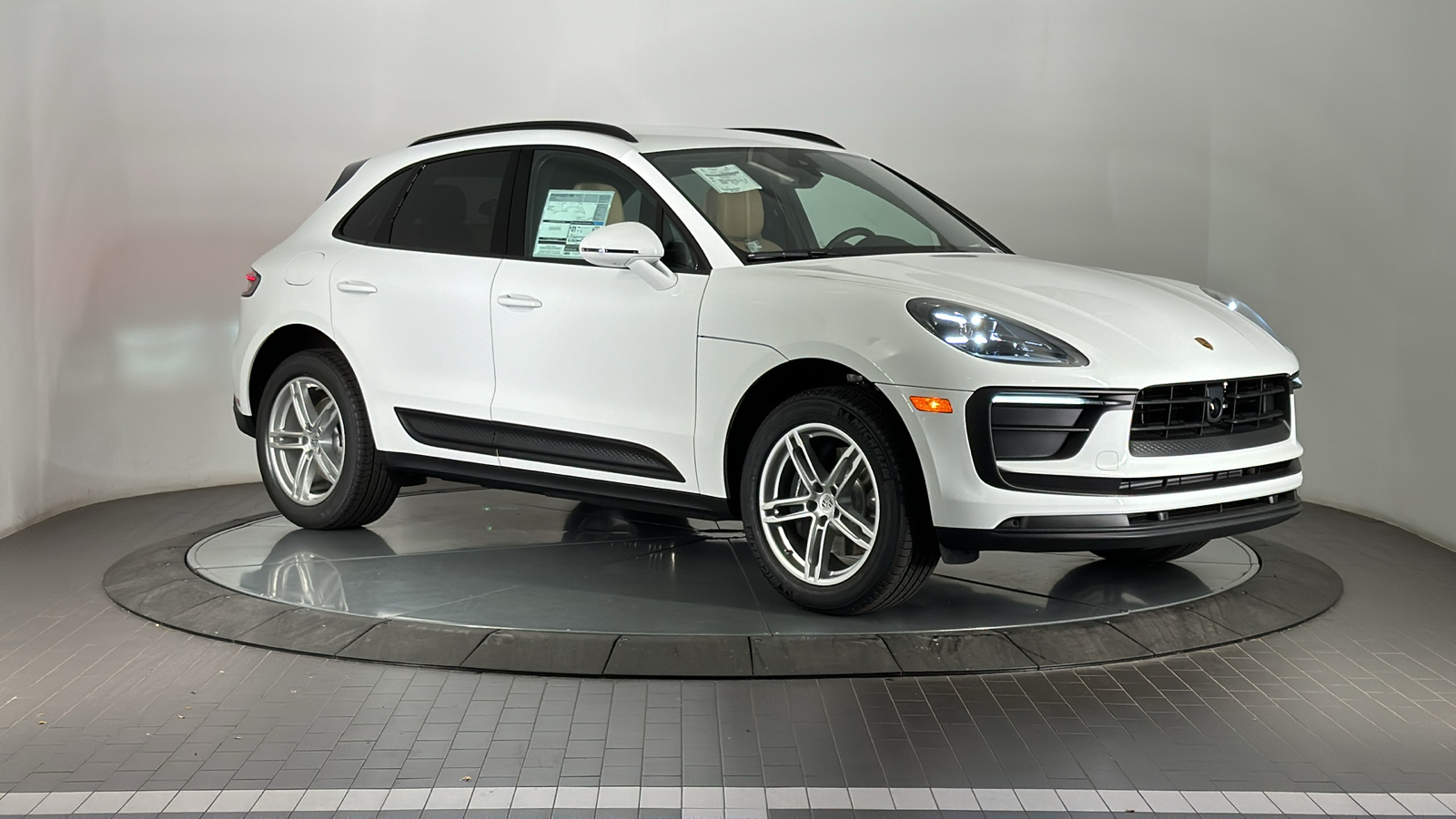 2025 Porsche Macan  7